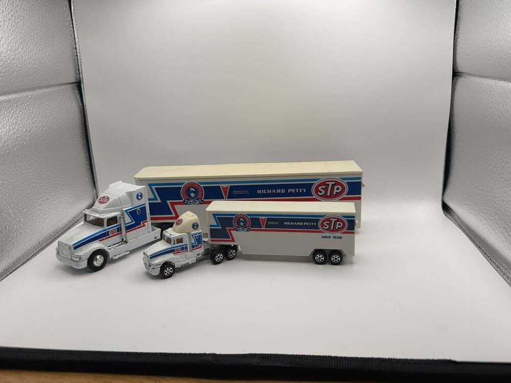 Road Champs 1987 Kenworth T600A Truck Richard Petty STP Race Team Diecast Hauler